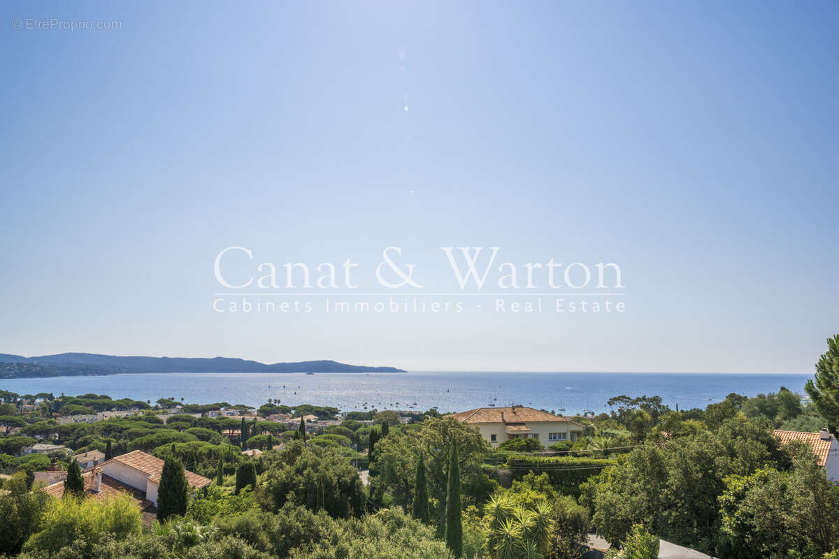 Vue panoramique sur la baie de cavalaire: villa rénovée avec piscine - photo 2