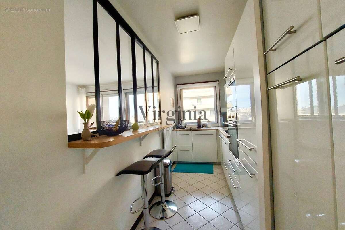 Appartement à CHARENTON-LE-PONT