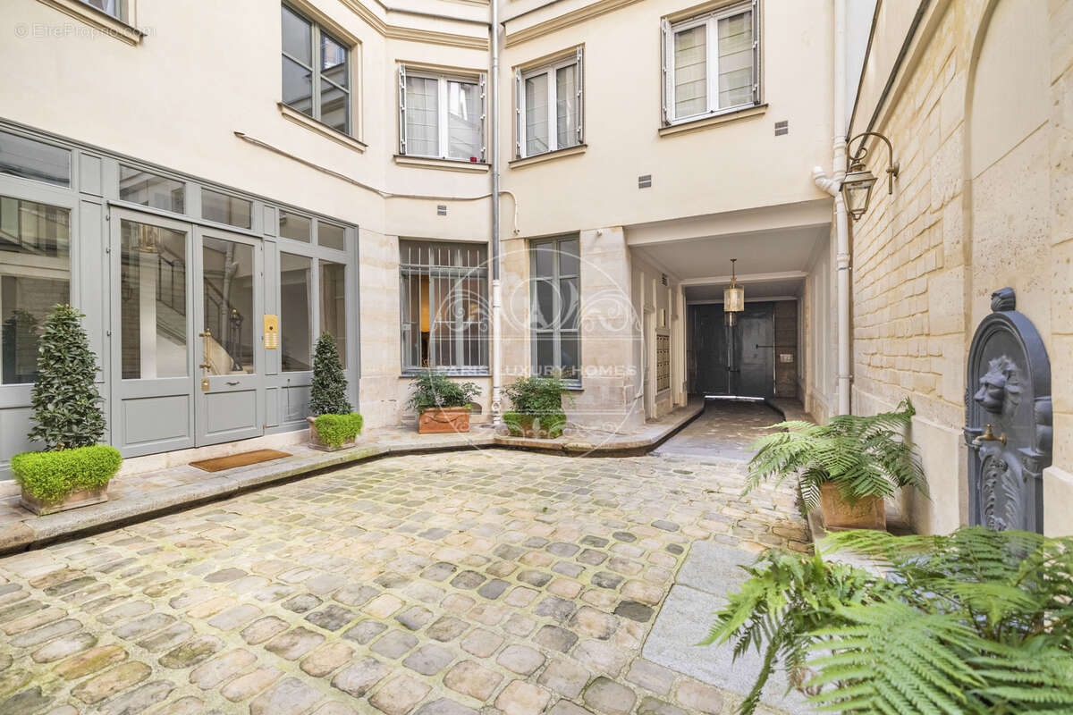 Appartement à PARIS-2E