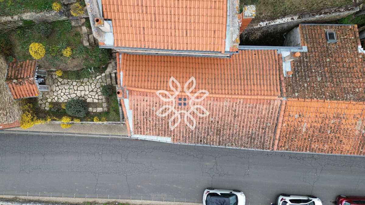Maison avec jardin, terrasse, dépendances et fort potentiel - photo 20