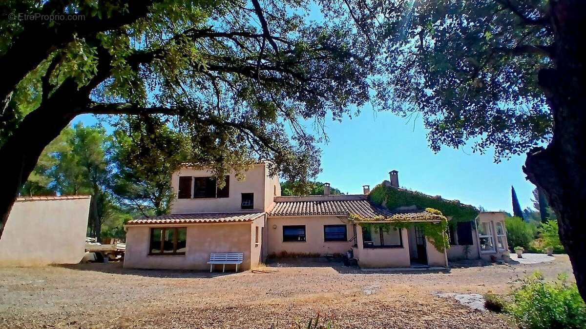 Villa unique de 220 m² habitables sur un terrain de 11651 m² - photo 9