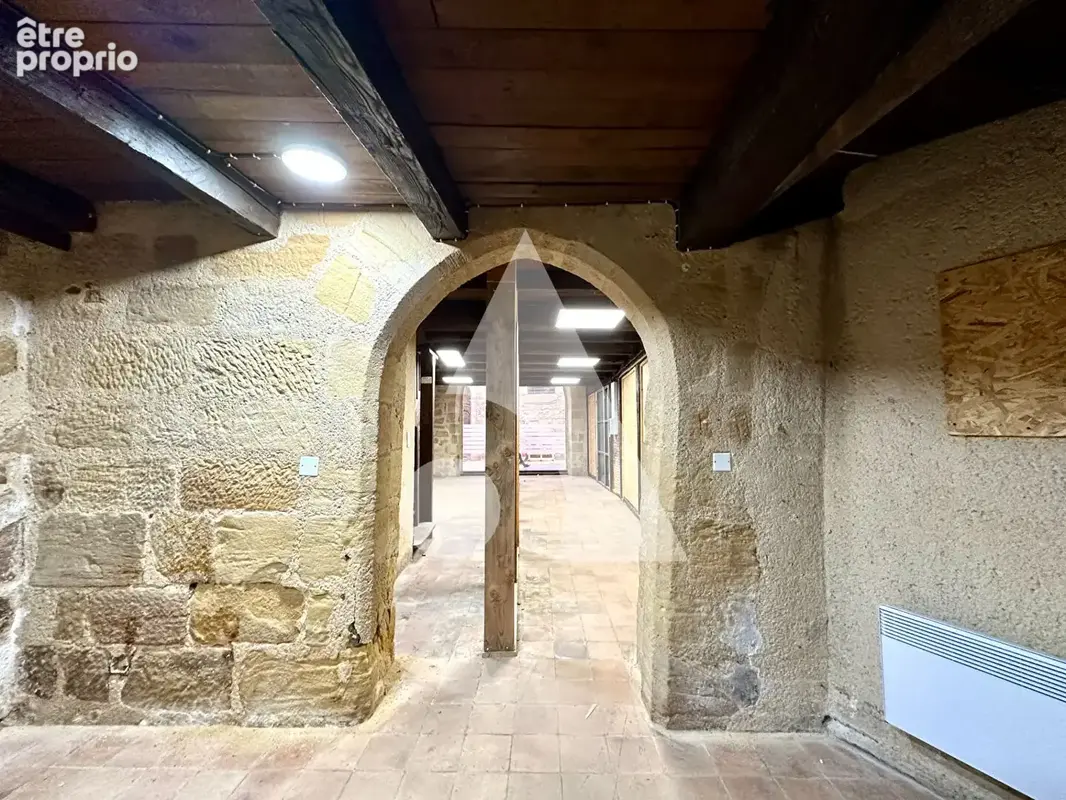 Local commercial Figeac sur 2 niveaux 103 m2. - photo 1