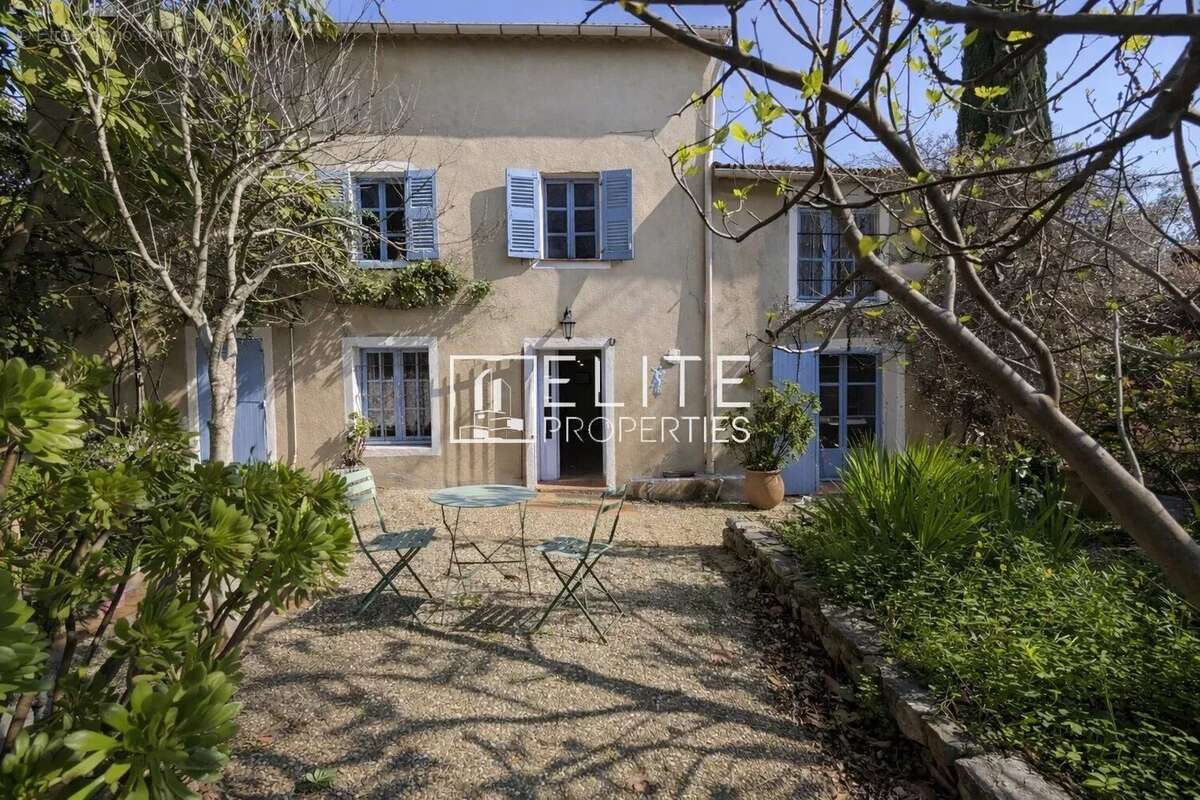 Grasse : Maison de Maître avec Potentiel Constructible Majeur ! - photo 37