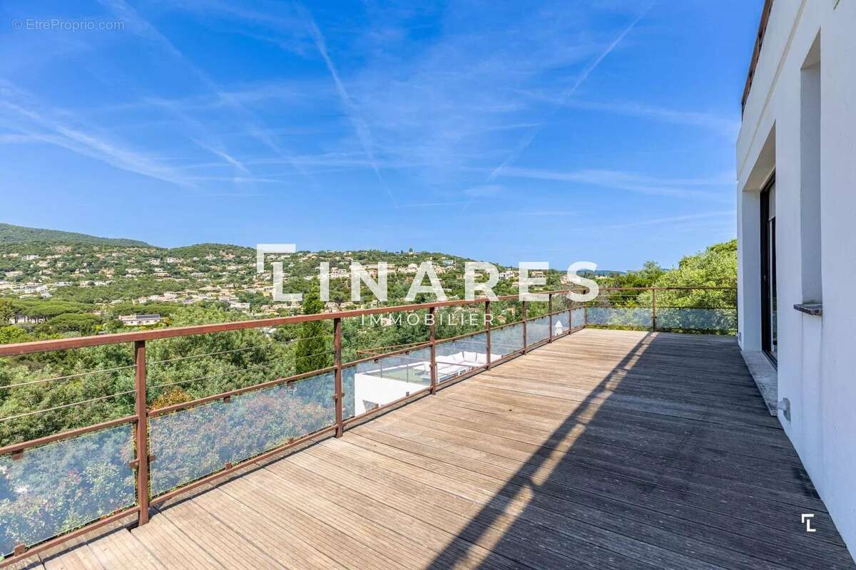 VILLA TOPAZE - Maison T7 de 206 m² - Dépendance - Piscine Terrain 1300m2 - 83240 Cavalaire - photo 16