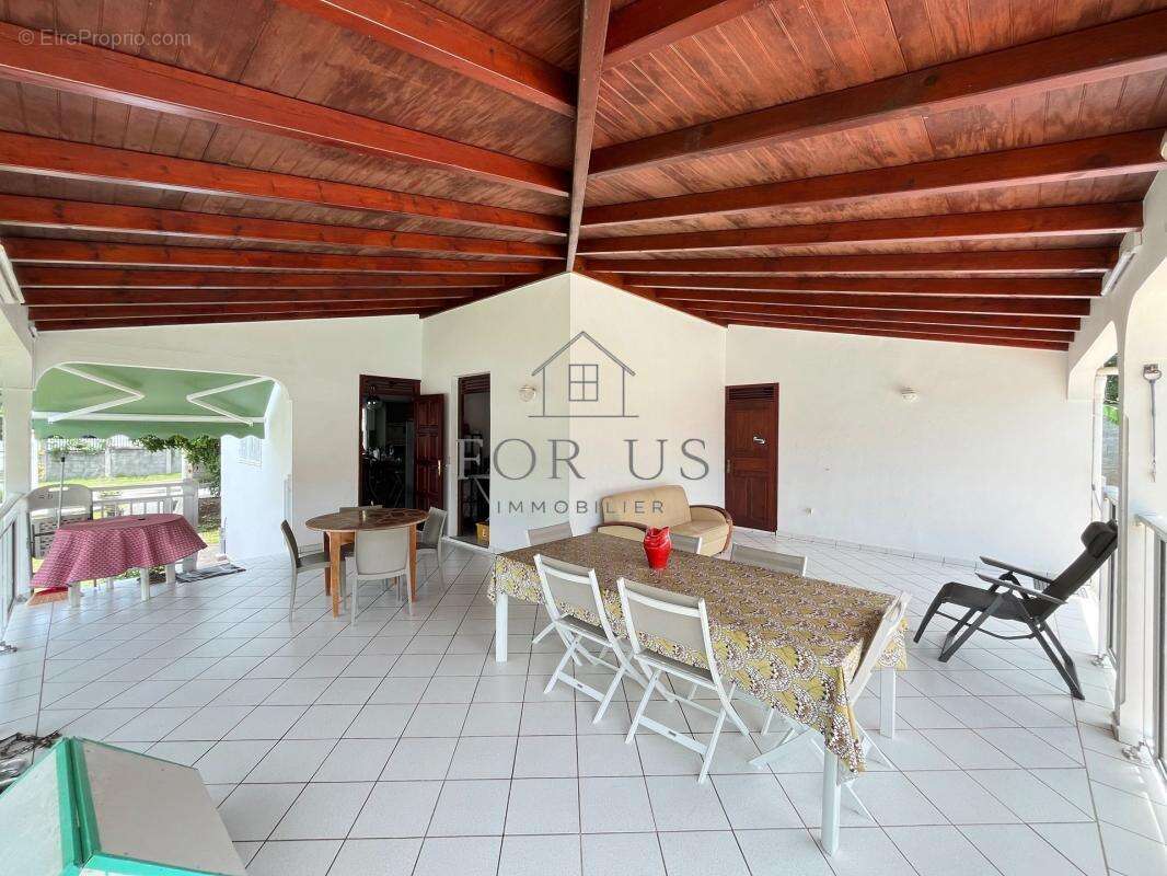 Maison à LES ABYMES