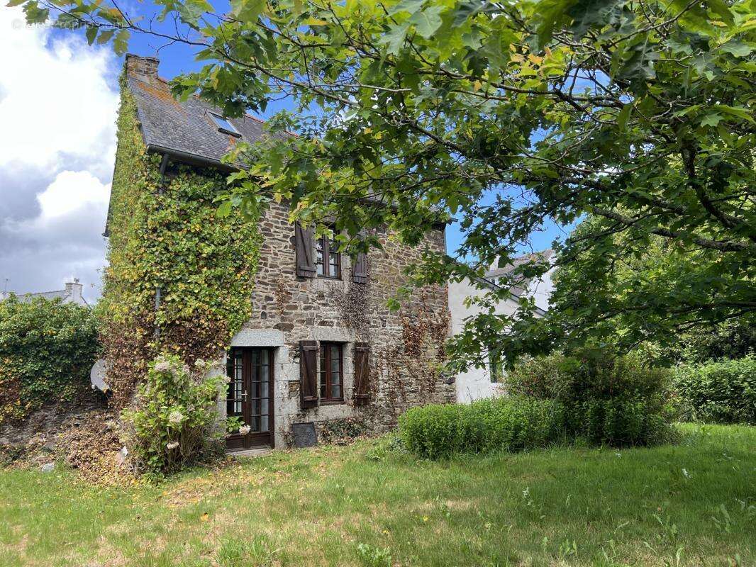 Maison à PLOUNEVEZ-QUINTIN