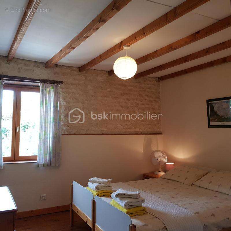 Maison à SAINT-PIERRE-DE-JUILLERS