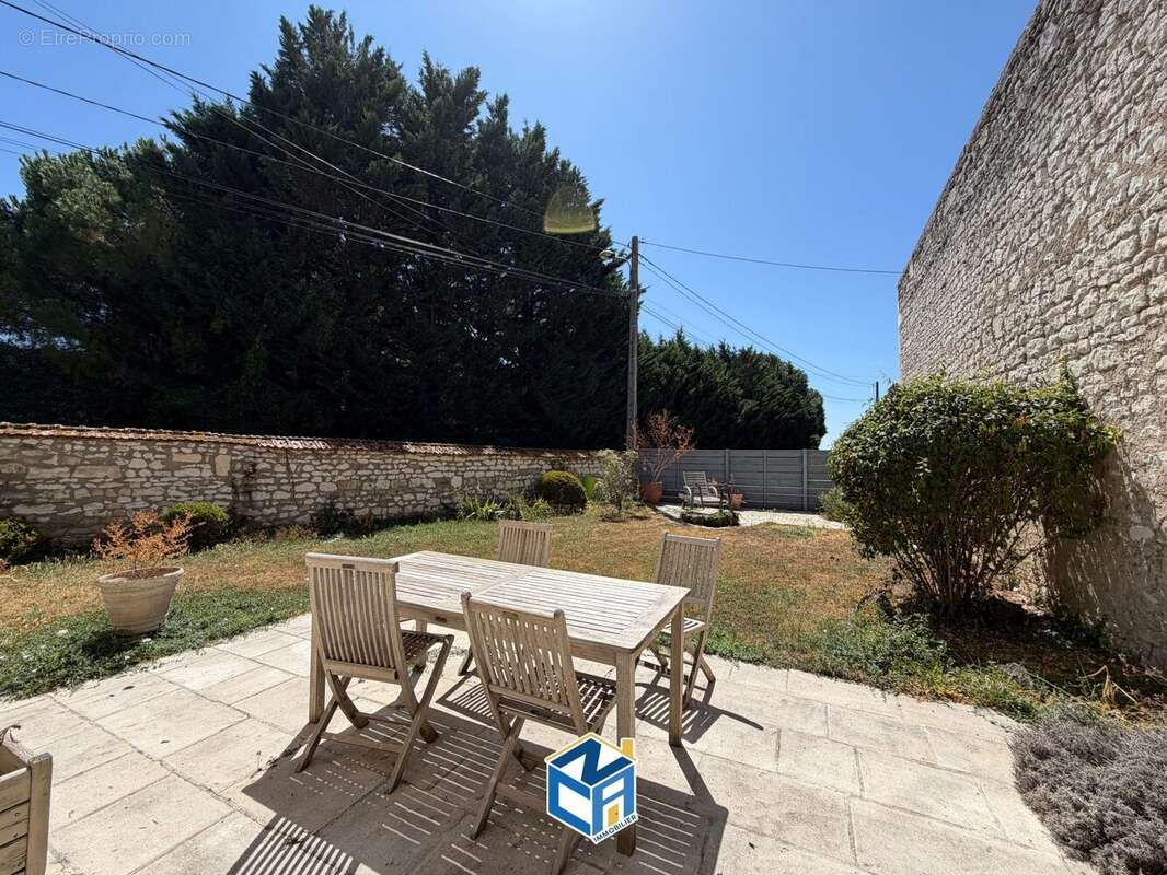 Maison 221 m² à Maille  - photo 2