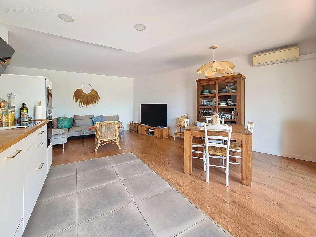 Appartement à SAINT-LAURENT-DU-VAR