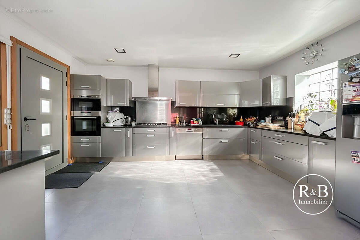 Maison à LES CLAYES-SOUS-BOIS