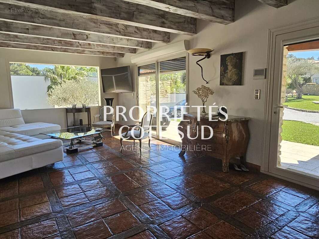 Maison à SAINT-LAURENT-DES-ARBRES