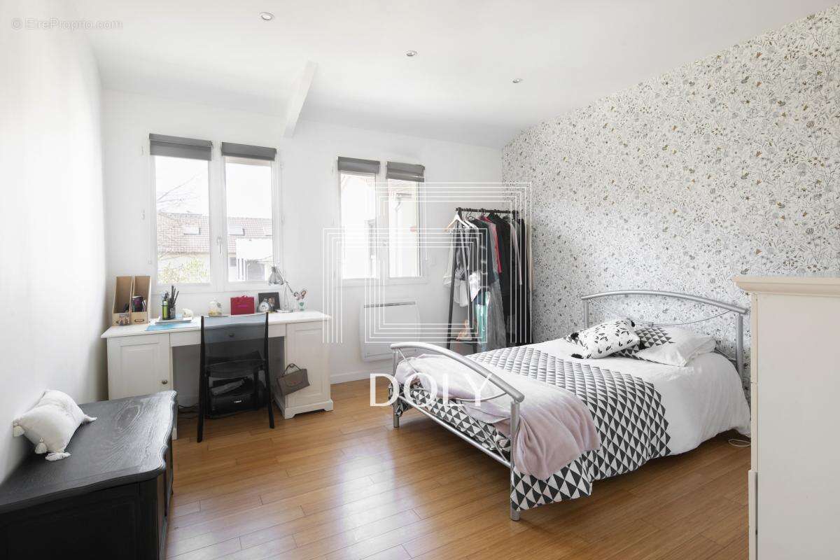 Maison à COURBEVOIE