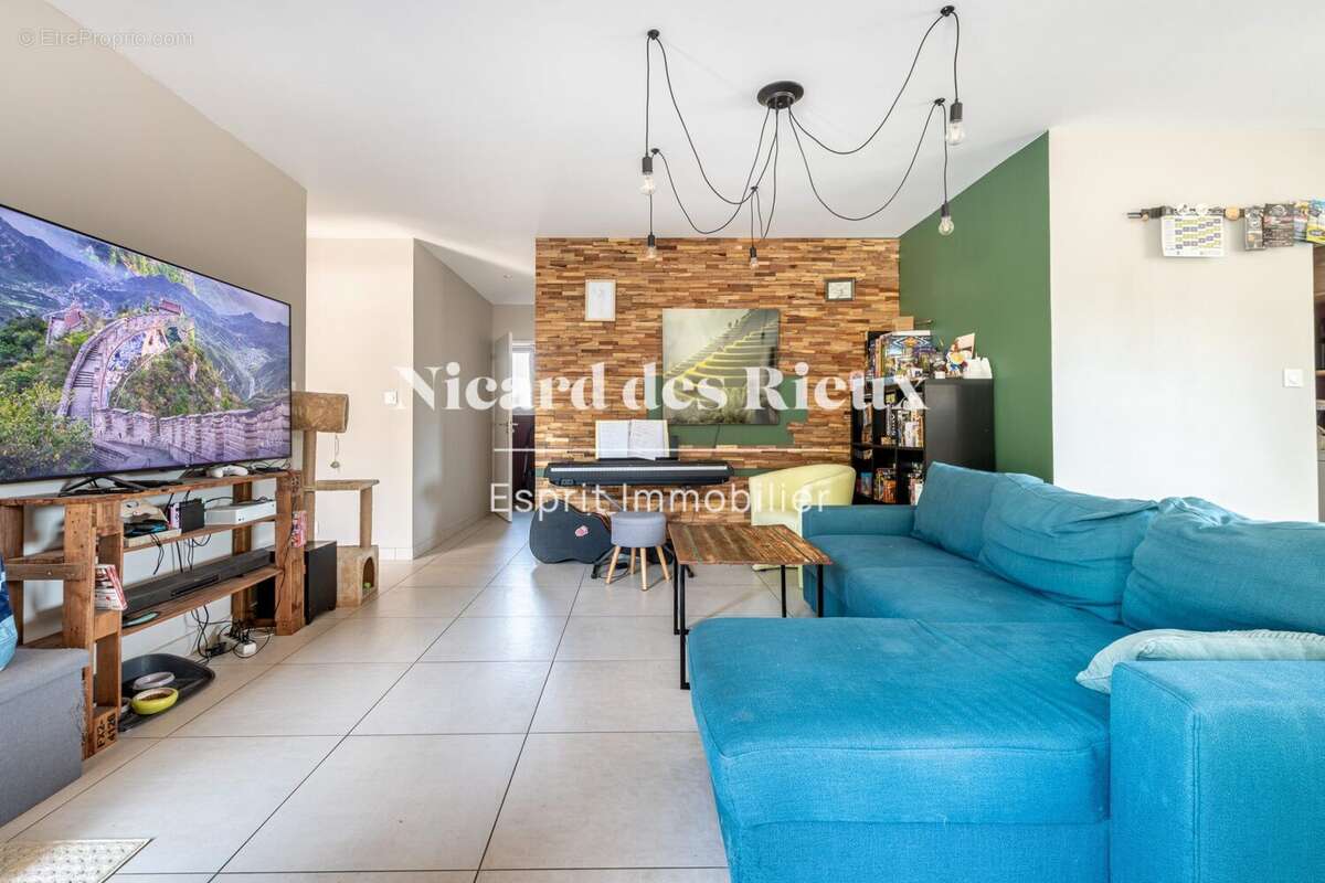 séjour - Maison à COMPREIGNAC