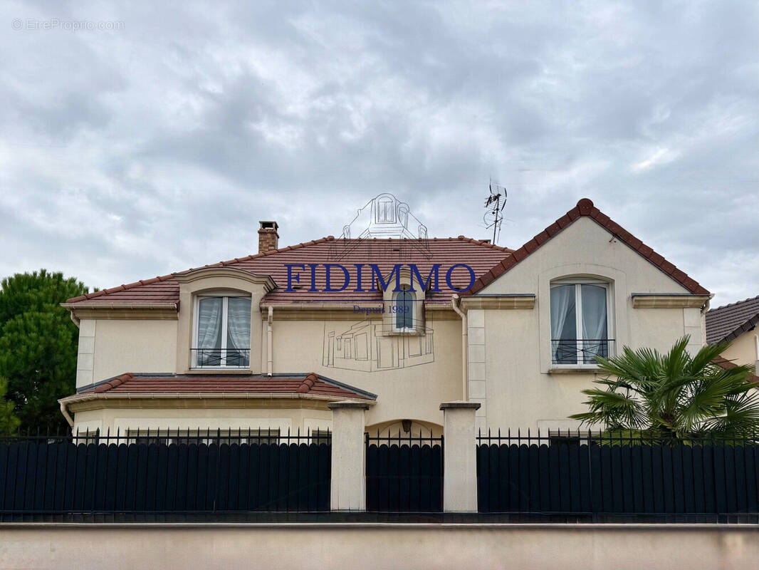 Maison à SAINT-MAUR-DES-FOSSES