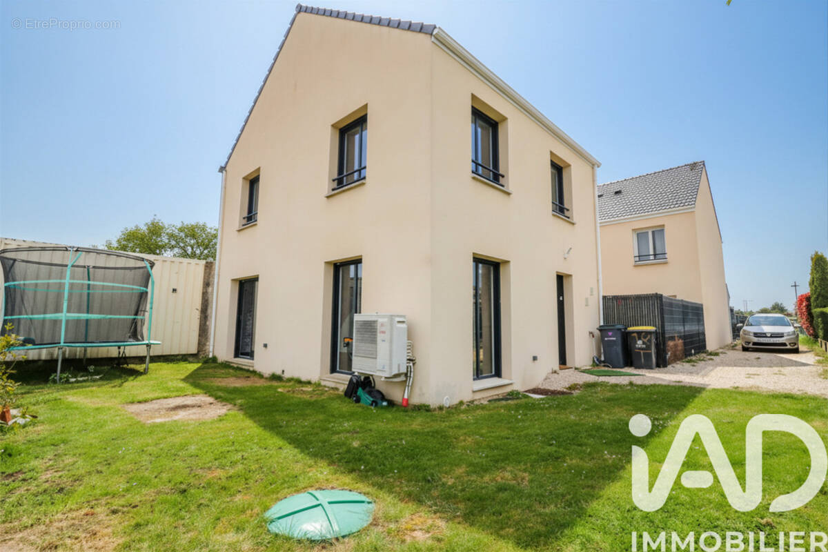 Photo 1 - Maison à TOUSSUS-LE-NOBLE