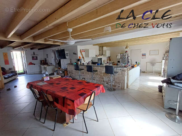 Maison à FAYE-SUR-ARDIN