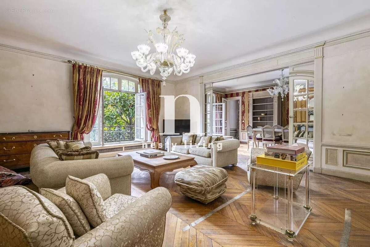 Appartement à PARIS-16E
