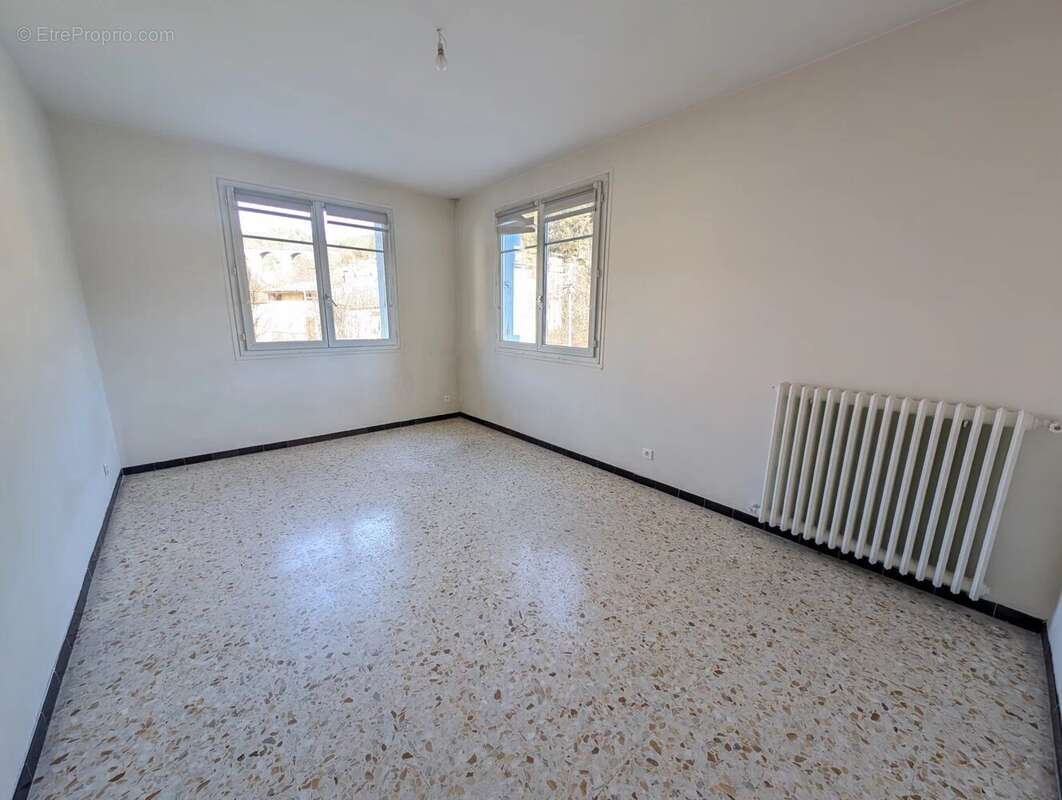 Appartement à L'ESCARENE