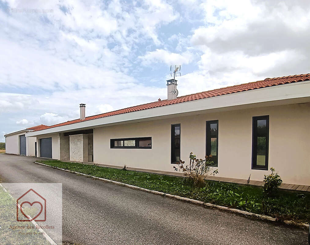 Maison à POMMEVIC
