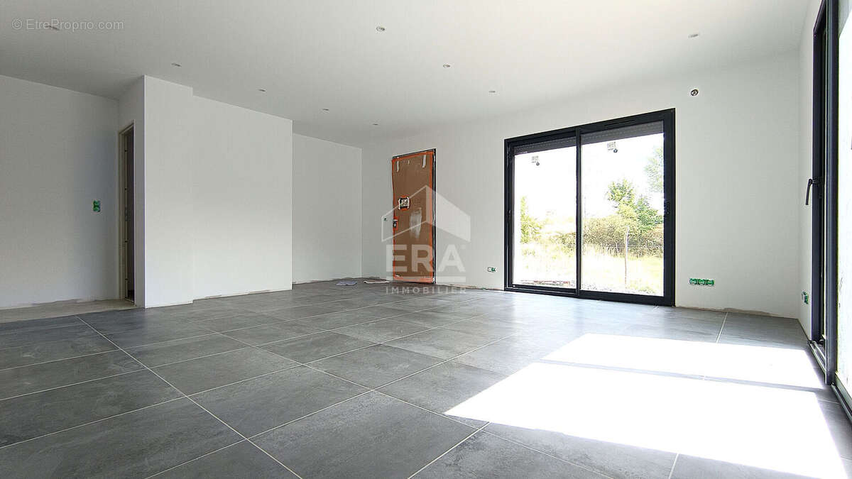 Maison à BRIVES-CHARENSAC