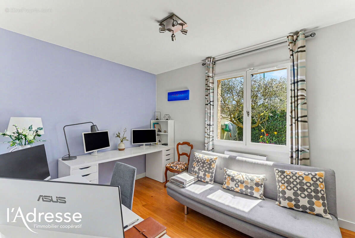 Exclusivité l'Adresse Immobilier - Cugnaux - Maison de 168 m2 avec Garage et piscine Couverte sur un terrain de 552m². - photo 9