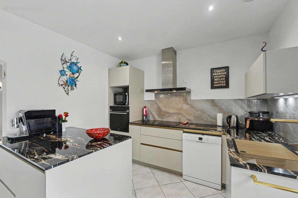 Maison 245 m² à Roques  - photo 5