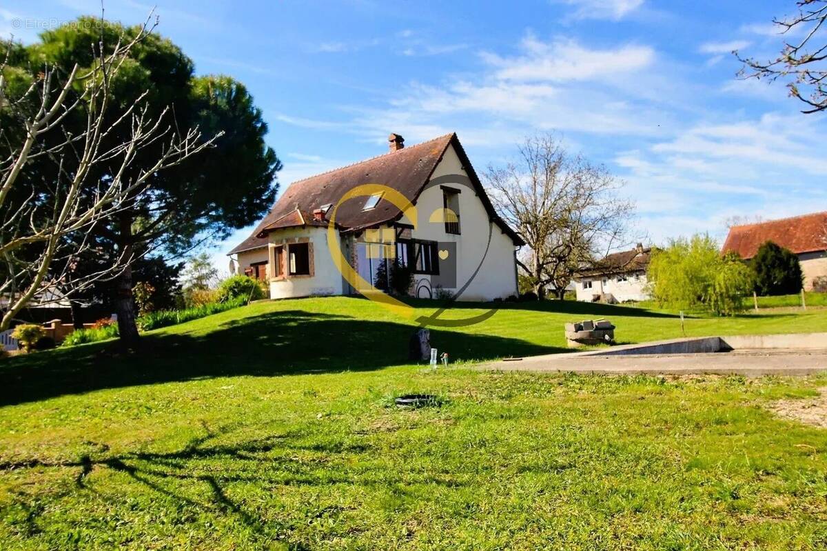 Maison à SAINTE-THORETTE