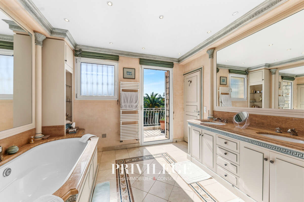 Maison à MOUGINS