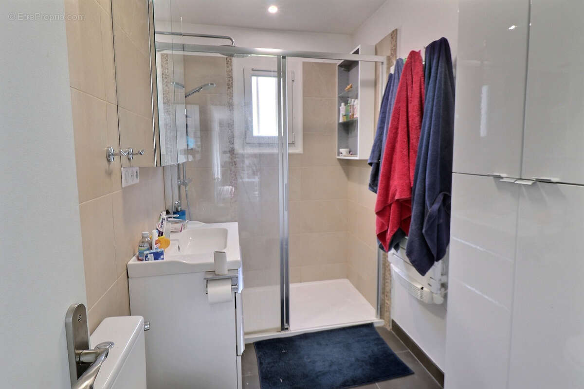 Maison à SAINT-CLEMENT-DE-RIVIERE