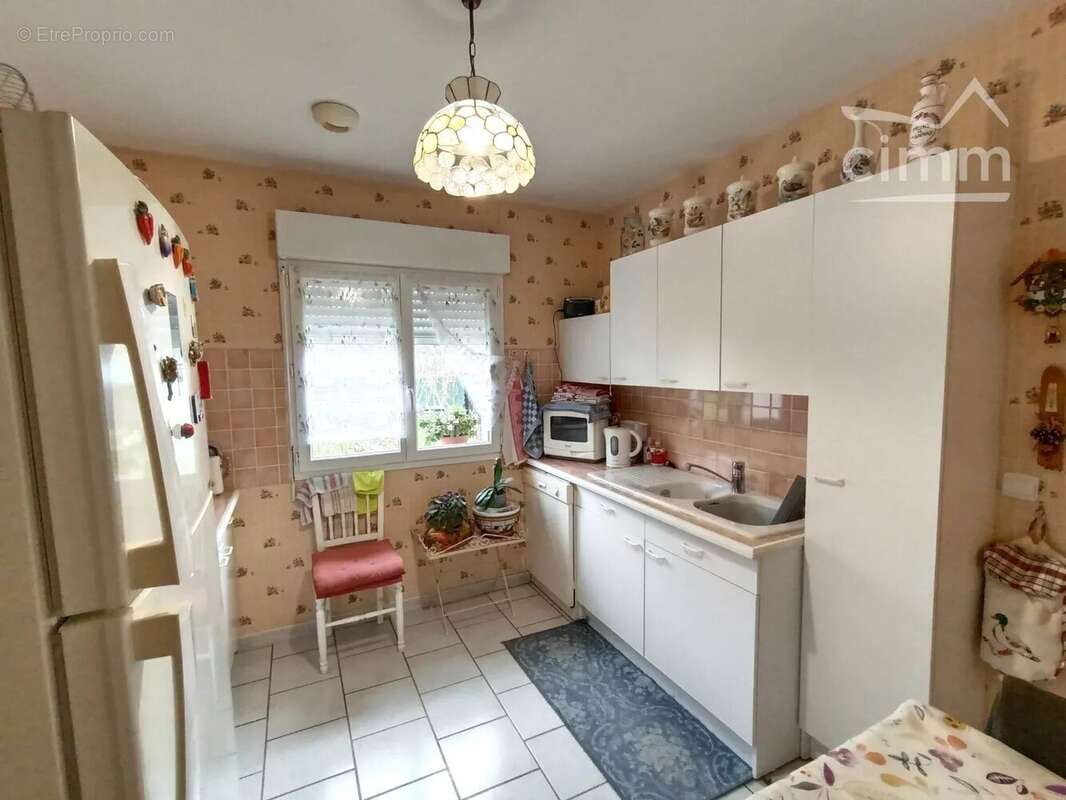 Maison à LA CHAPELLE-MONTMARTIN