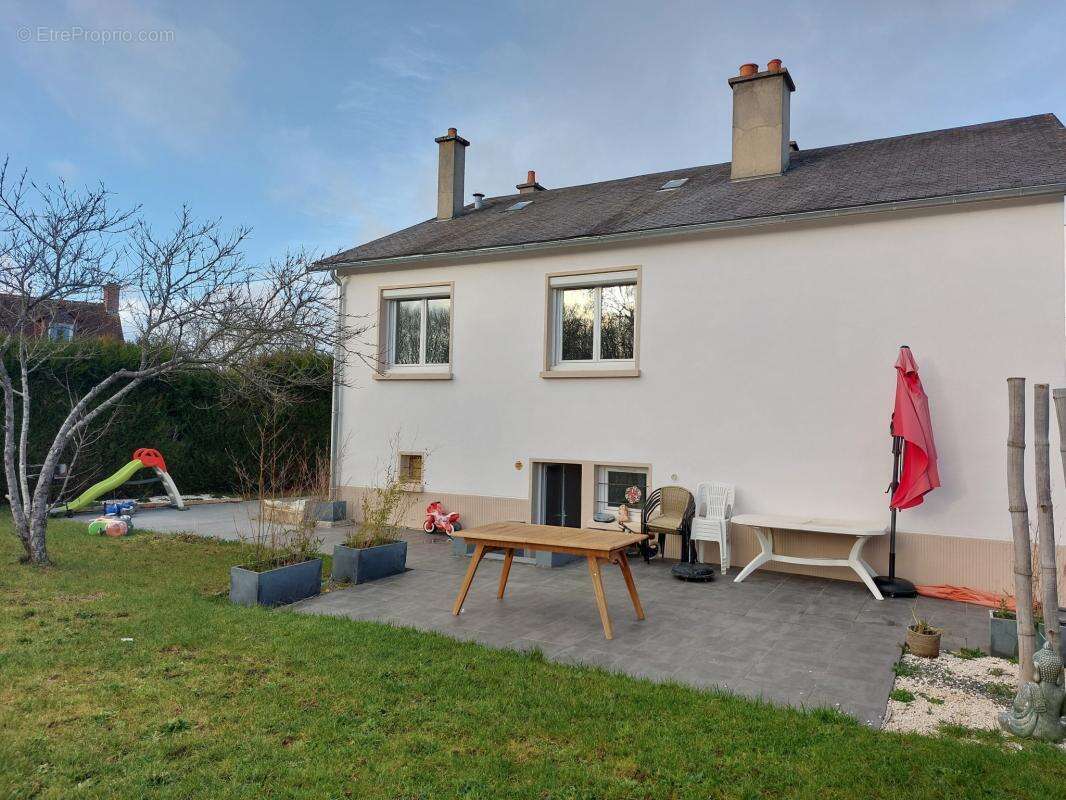 Maison à SAVIGNE-L'EVEQUE