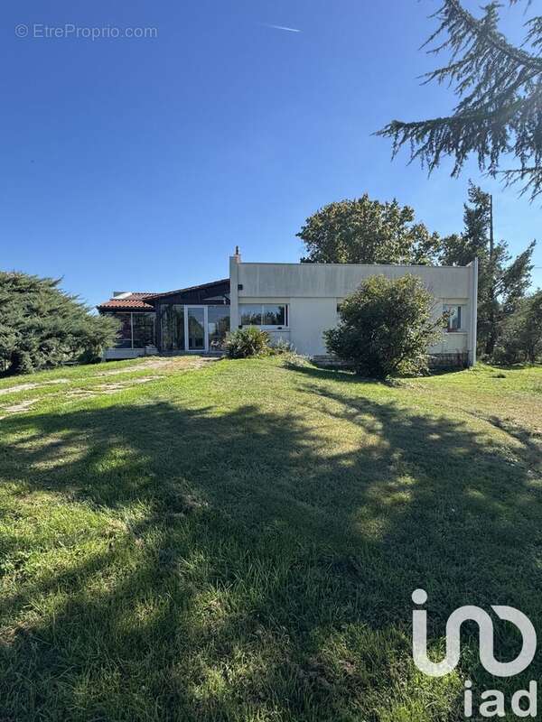 Photo 2 - Maison à LES PEINTURES