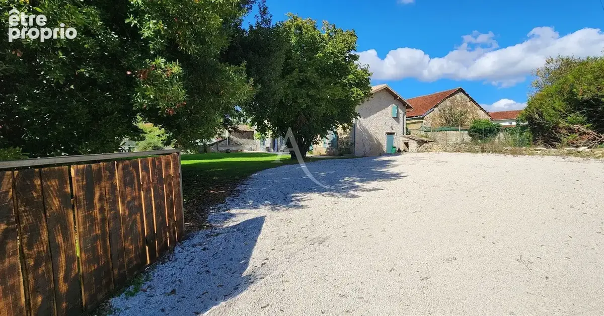 Chaunay - maison pierre - 4 chambres - jardin - photo 3