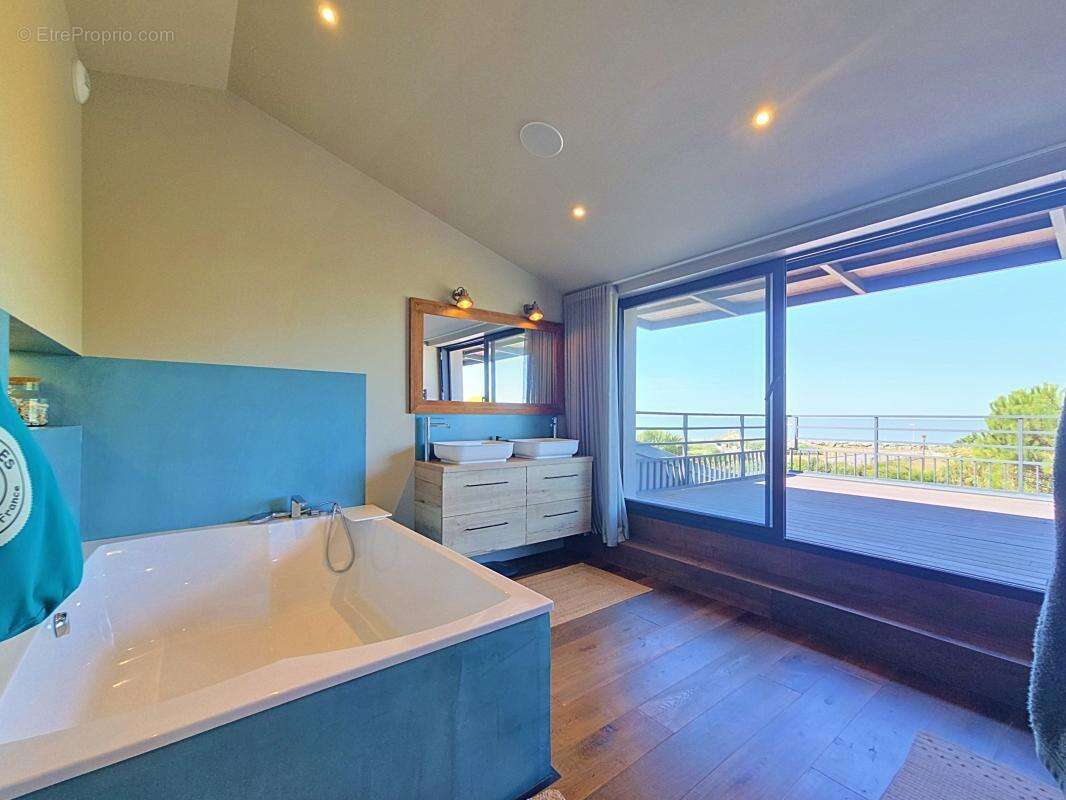 Maison 328 m² à L'houmeau  - photo 27