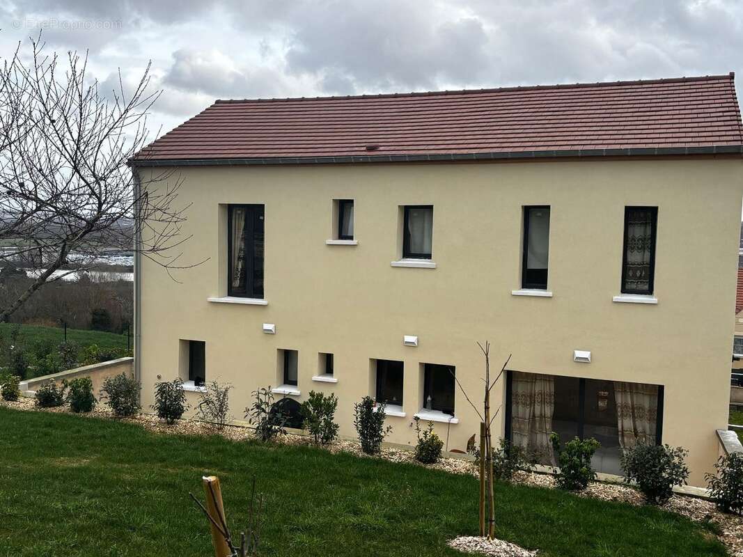 Maison à JUZIERS