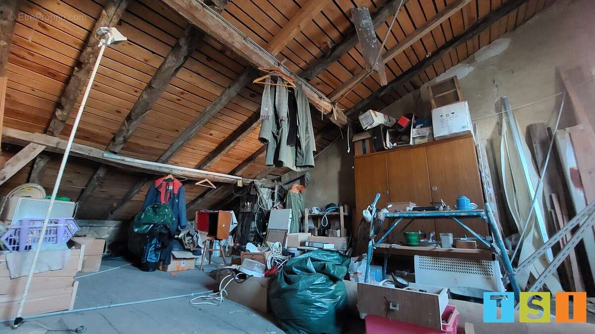Immeuble sur 2 niveaux avec 2 entrées, 2 appartements à creer centre village - photo 19