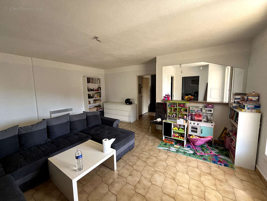 Appartement à SAINT-LAURENT-DU-VAR