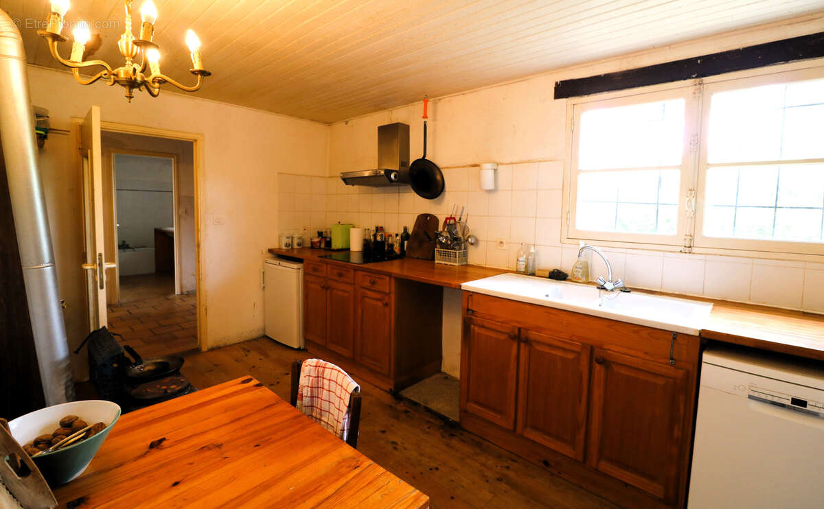 Maison à MONLEON-MAGNOAC