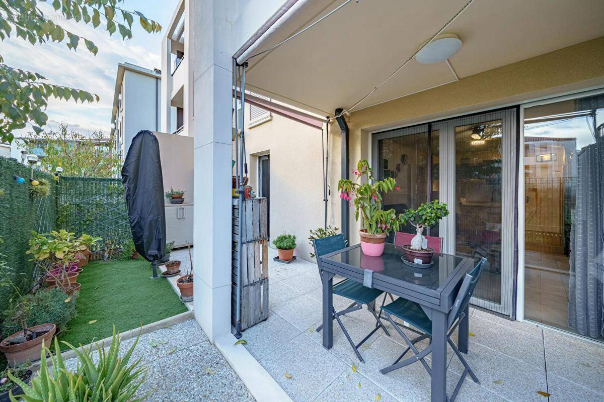 Appartement Le Castellet 2 pièce(s)  en rez de jardin 41.85 m2 avec parking en sous sol - photo 1