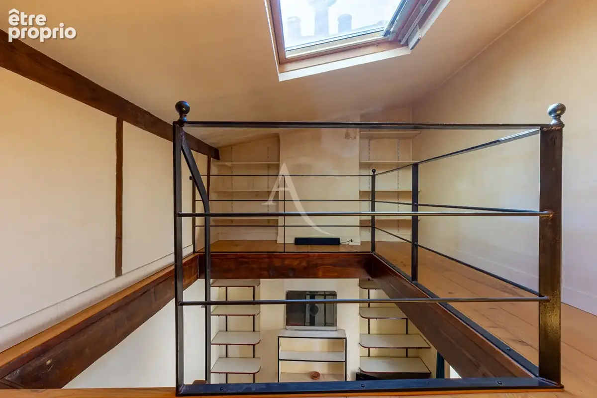 Exclusivité - Montmartre - Cocon en dernier étage. - photo 10