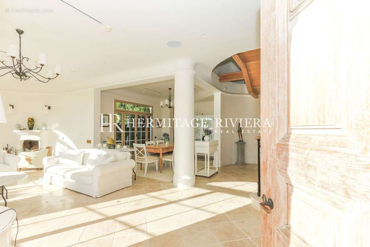 Maison à EZE