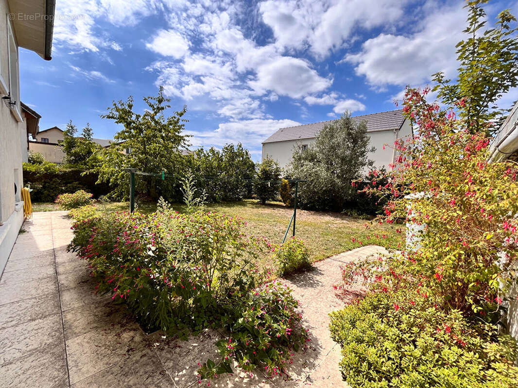 Maison à SARTROUVILLE