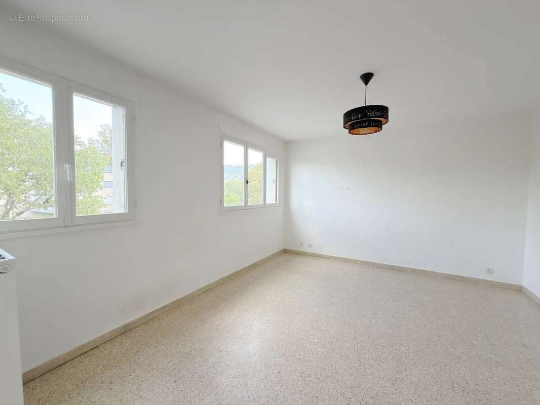 T1 de 28,91 m2 avec une place de parking et cave - photo 3