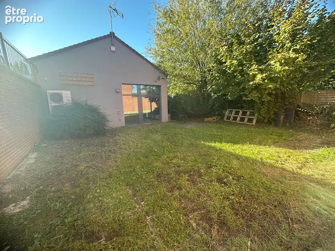À vendre ! Loft à aménager de 120 m² avec terrasse, parking et nombreux atouts - photo 1