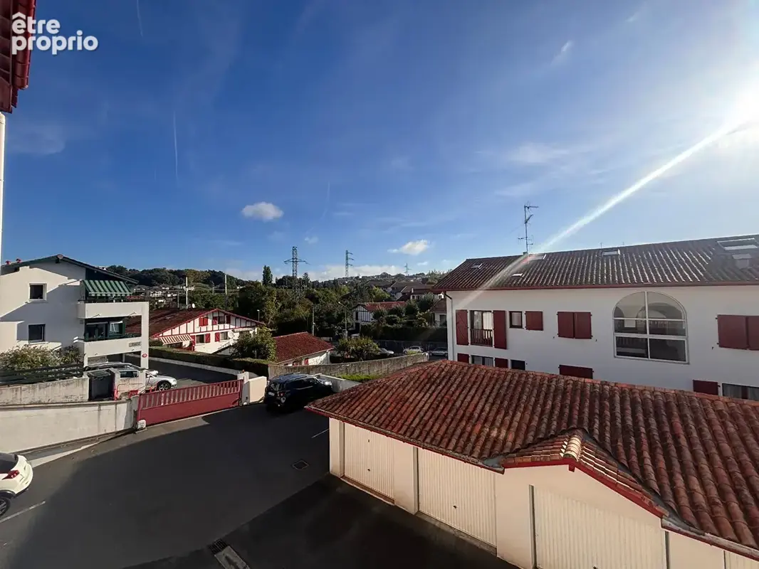 T2 équipé avec terrasse et superbe vue dégagée - photo 1
