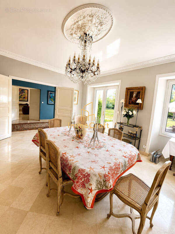 Maison 544 m² à La Rochelle  - photo 4