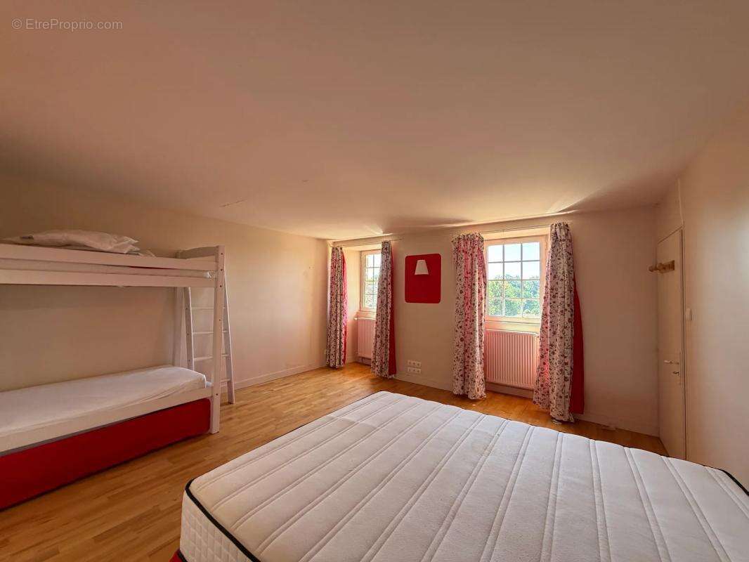 Maison de 10 pièces de 345.72 m² à Montravers - photo 11