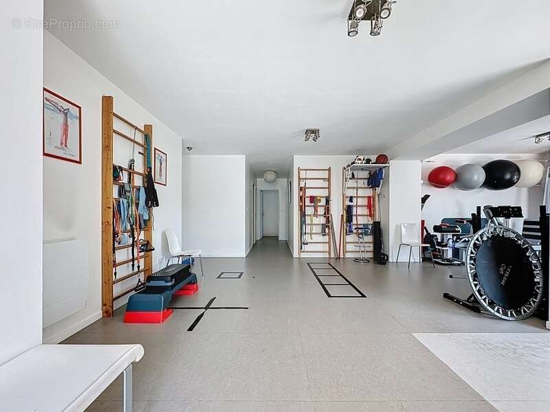 Commerce à SAINT-CYR-SUR-LOIRE