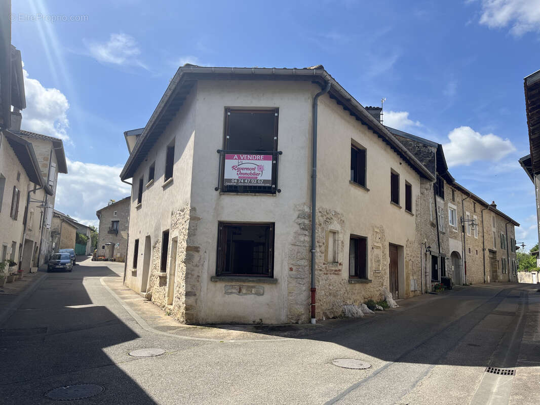 Maison à CEYZERIAT