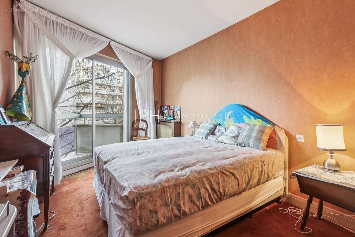 Appartement à NEUILLY-SUR-SEINE